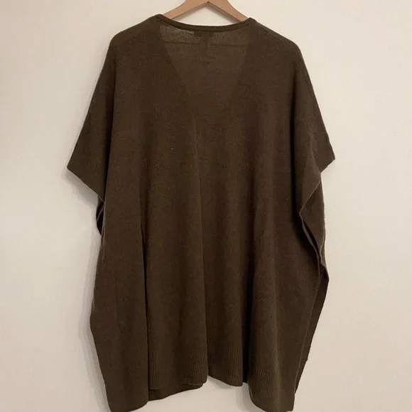 New with tags Nordstrom wool cashmere Olive green Poncho Sweater one size - Picture 4 of 4